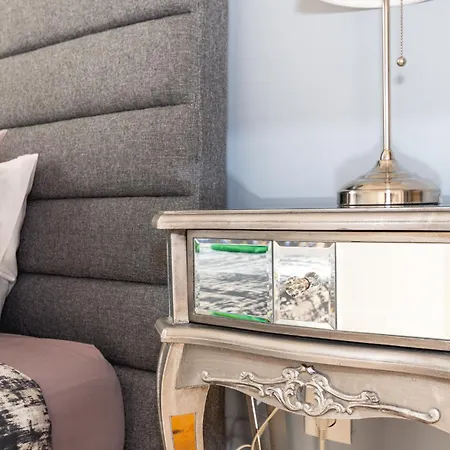 Beautiful 2br High Ceiling/50m From Timeout Market Διαμέρισμα *