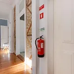아파트 Beautiful 2br High Ceiling/50m From Timeout Market 리스본