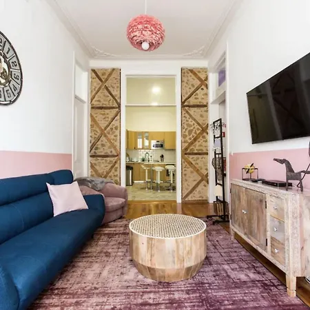 Appartamento Beautiful 2br High Ceiling/50m From Timeout Market Lisbona