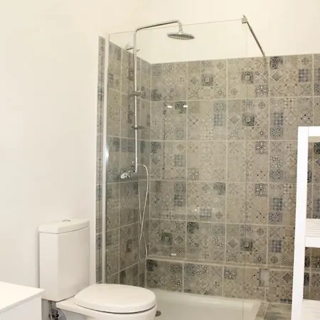 Beautiful 2br High Ceiling/50m From Timeout Market Appartamento Lisbona