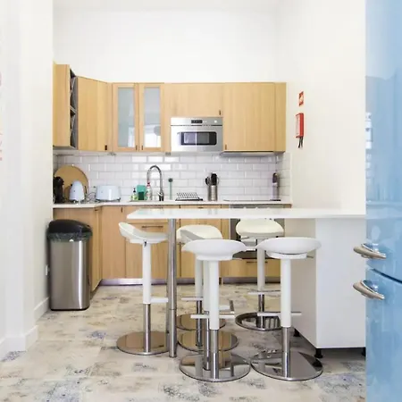 Beautiful 2br High Ceiling/50m From Timeout Market Appartamento