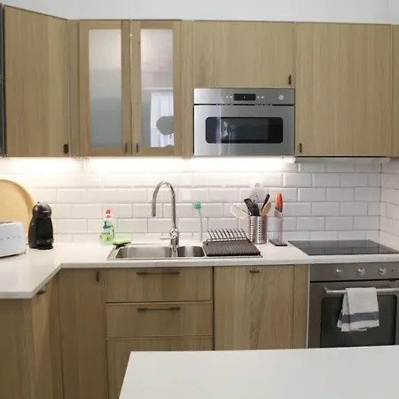 Beautiful 2br High Ceiling/50m From Timeout Market * Lisbona