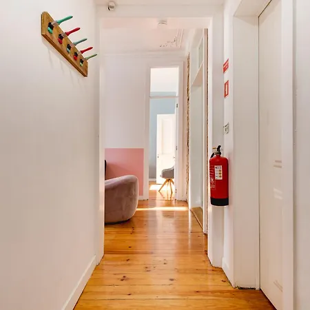 Beautiful 2br High Ceiling/50m From Timeout Market Lissabon