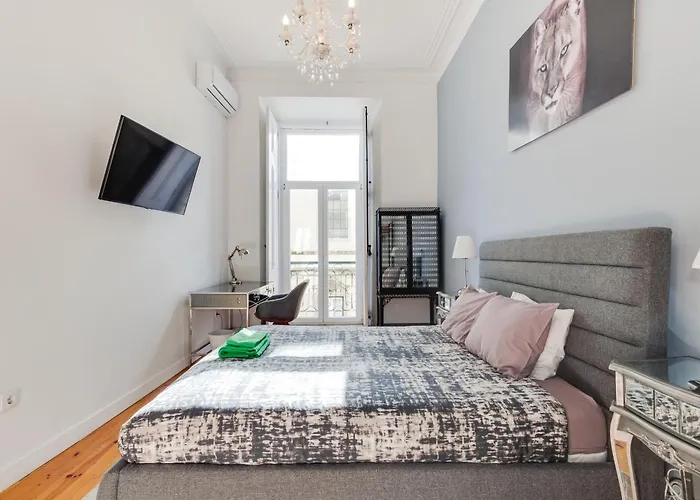 Beautiful 2br High Ceiling/50m From Timeout Market Lisboa