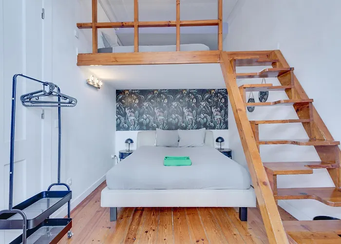 Beautiful 2br High Ceiling/50m From Timeout Market * Lisboa