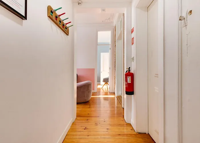 Beautiful 2br High Ceiling/50m From Timeout Market Lisboa
