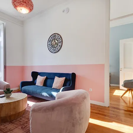 Beautiful 2br High Ceiling/50m From Timeout Market Apartment Lisbon