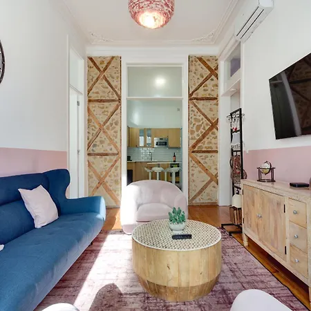Beautiful 2br High Ceiling/50m From Timeout Market * Lisboa