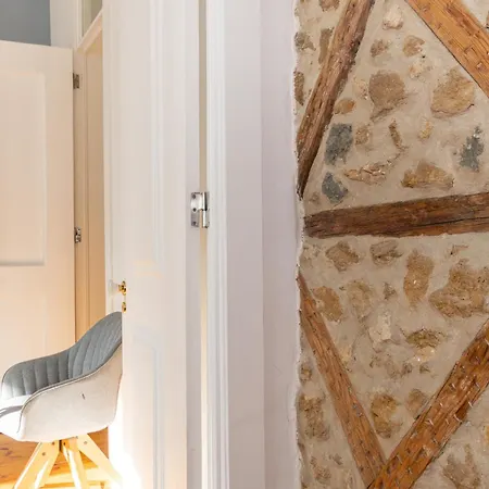 Daire Beautiful 2br High Ceiling/50m From Timeout Market Lisboa