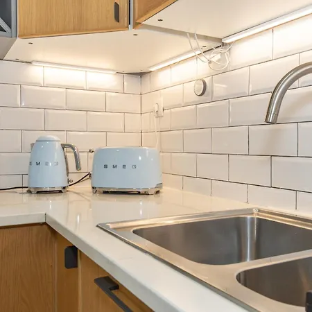 Daire Beautiful 2br High Ceiling/50m From Timeout Market Lisboa