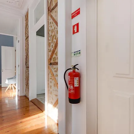 Daire Beautiful 2br High Ceiling/50m From Timeout Market Lisboa