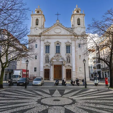 Beautiful 2br High Ceiling/50m From Timeout Market Daire Lisboa