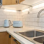 アパート Beautiful 2br High Ceiling/50m From Timeout Market リスボン