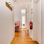 Beautiful 2br High Ceiling/50m From Timeout Market リスボン