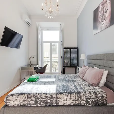 Beautiful 2br High Ceiling/50m From Timeout Market Lissabon
